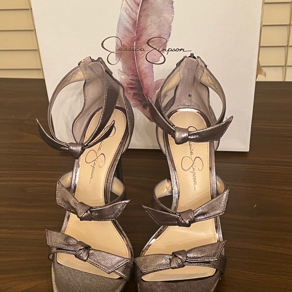 Jessica Simpson gray metal color, ankle strap, open toe heel size 10. - Picture 5 of 6